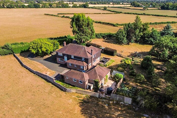 4 Bedroom Detached House For Sale In Kidmore Lane, Denmead, PO7
