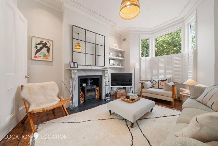 4 Bedroom Terraced House For Sale In Barretts Grove, London, N16