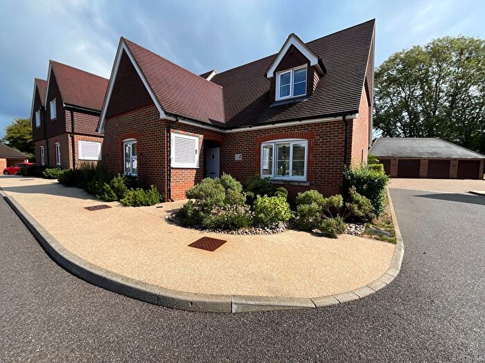 3 Bedroom End Terrace House For Sale In Hazel Close, Liphook, GU30