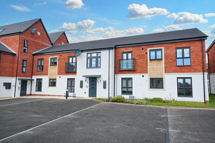 2 Bedroom Flat To Rent In Harrington Close, Upton, NN5