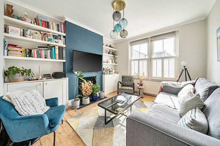 2 Bedroom Flat For Sale In Peacock Street, London, SE17