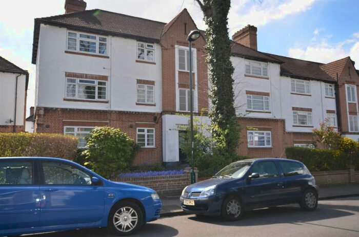 2 Bedroom Flat To Rent In Manor Road, Twickenham, TW2