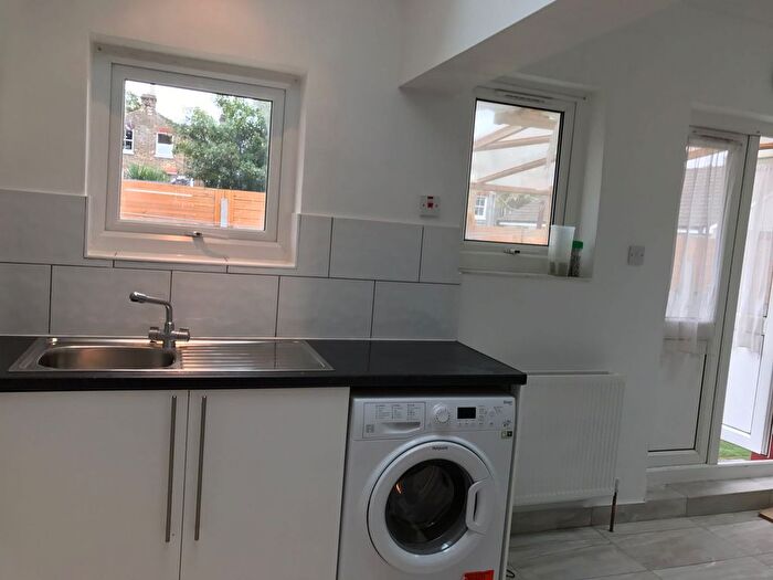 3 Bedroom Flat To Rent In Endymion Road, Brixton, SW2