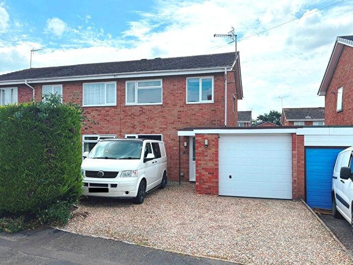 3 Bedroom Semi-Detached House For Sale In Grafton Lane, Bidford-On-Avon, B50