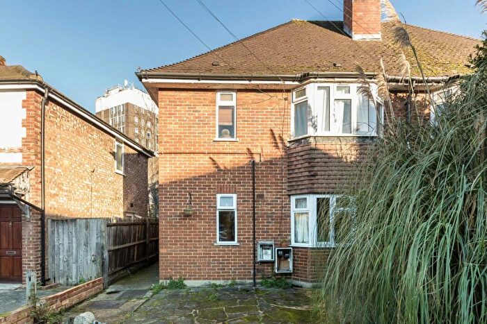 1 Bedroom Flat To Rent In The Bittoms, Kingston Upon Thames, KT1