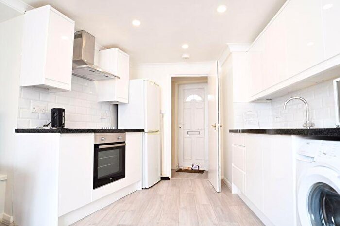 1 Bedroom Terraced House To Rent In Bentham Road, Brighton, BN2