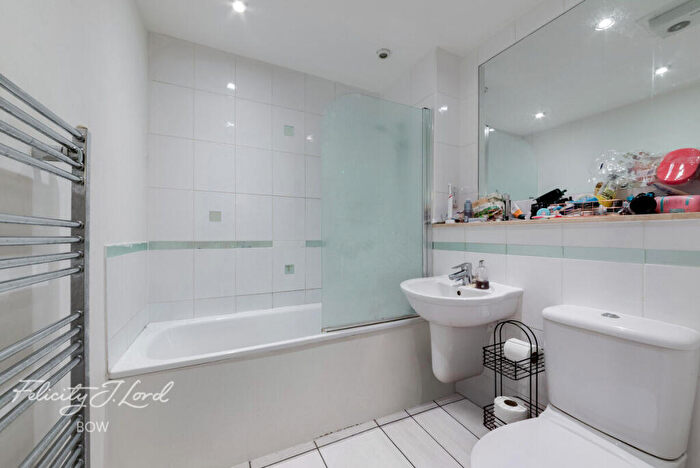 1 Bedroom Apartment For Sale In Violet Road, London, E3