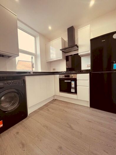 1 Bedroom Flat To Rent In Flat, Cheam Court, Station Way, Cheam, Sutton, SM3