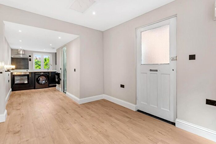 Studio To Rent In Larch Road, London, NW2