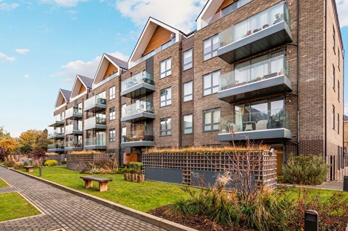 1 Bedroom Flat For Sale In Antoinette Close, Kingston Upon Thames, KT1