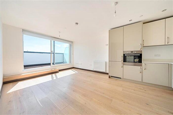 2 Bedroom Flat To Rent In Bedroom Property In Darlington House, Peterborough, PE2