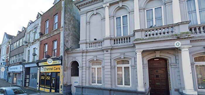 3 Bedroom Flat To Rent In Grace Hill, Folkestone, CT20