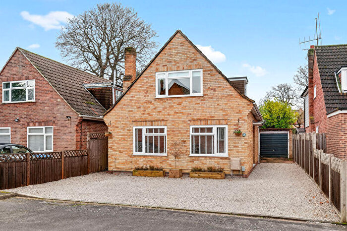 3 Bedroom Detached House For Sale In Woodlands Park, Row Town, KT15