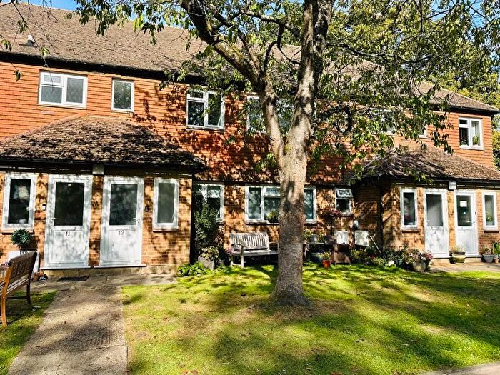 2 Bedroom Flat To Rent In Axwood, Epsom, KT18