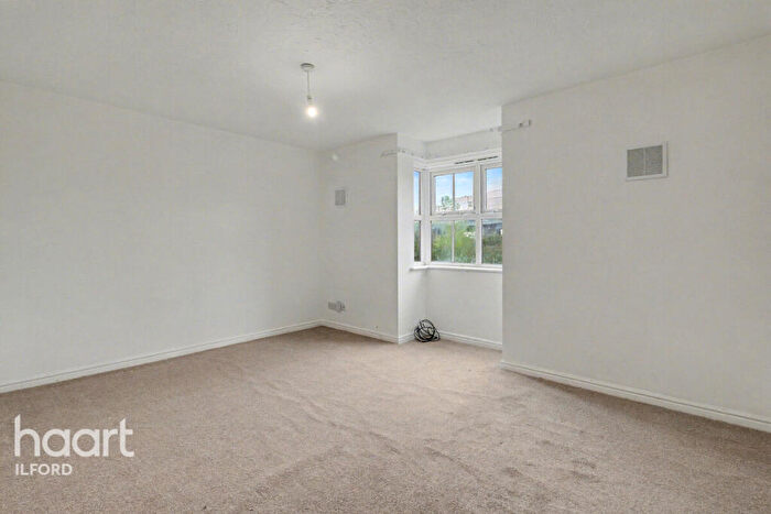 1 Bedroom Flat For Sale In Bluebell Way, Ilford, IG1
