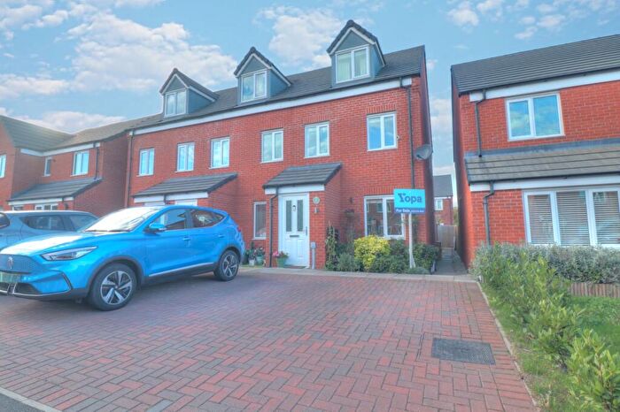 3 Bedroom Town House For Sale In Chaffinch Drive, Shepshed, Loughborough, LE12