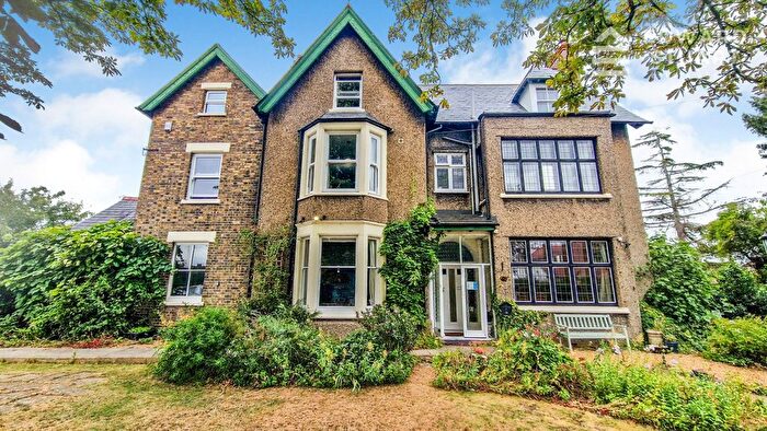 6 Bedroom Semi Detached House For Sale In Dogsthorpe Road, Dogsthorpe, Peterborough, Cambridgeshire, PE1