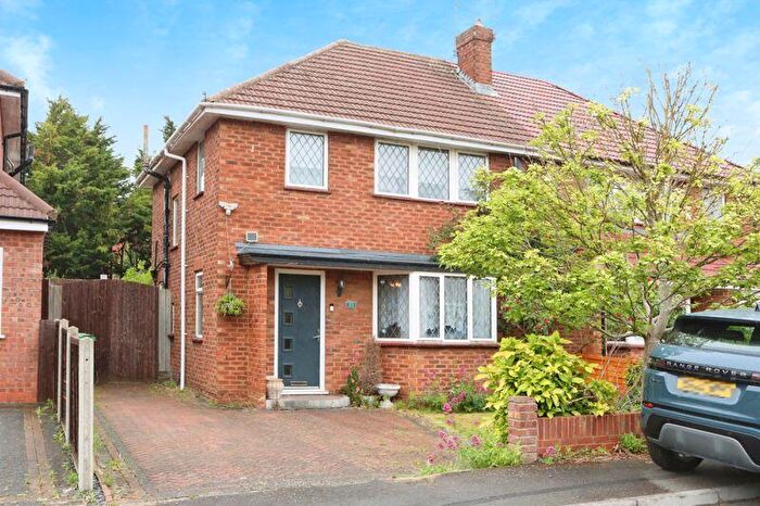 3 Bedroom Semi-Detached House For Sale In Cherry Avenue, Langley, SL3