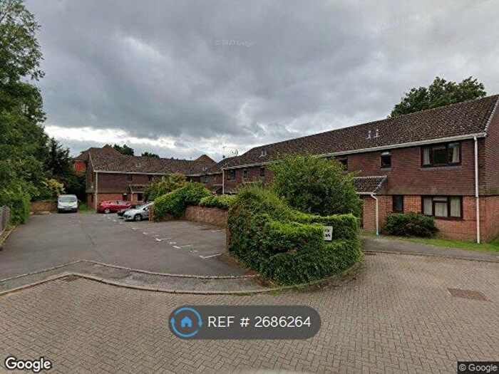 1 Bedroom Flat To Rent In Robyns Way, Edenbridge, TN8