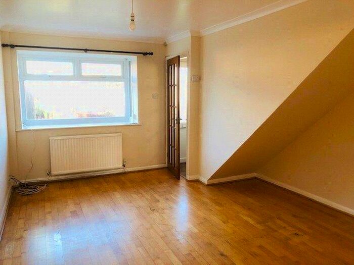 2 Bedroom Semi-Detached House To Rent In Sherwood Close, Mansfield, Nottinghamshire, NG18