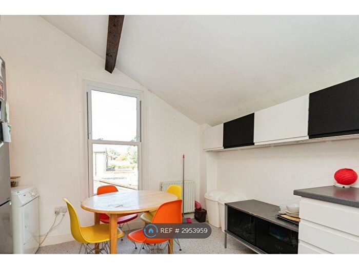 5 Bedroom Flat To Rent In The Swan, Kingston Upon Thames, KT1