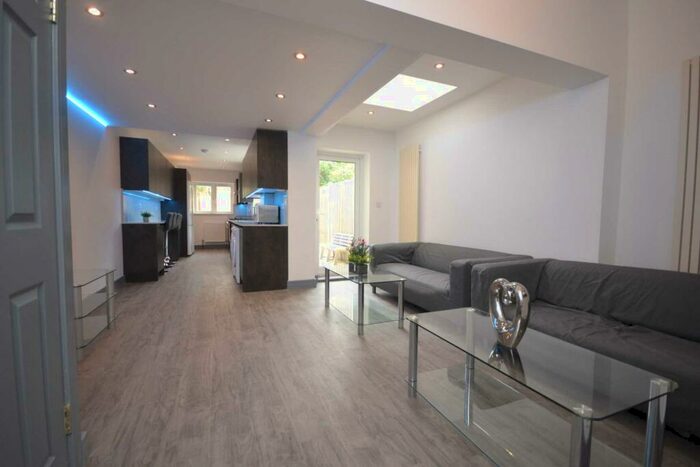 6 Bedroom Terraced House To Rent In De Beauvoir Road, Reading, RG1