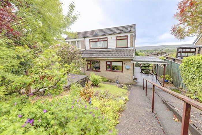 3 Bedroom Semi-Detached House For Sale In Laneside Road, Haslingden, Rossendale, BB4