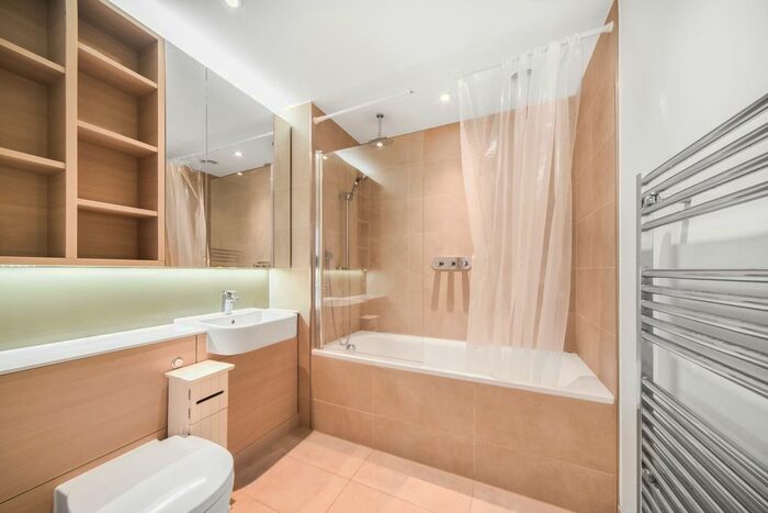 1 Bedroom Flat To Rent In Glasshouse Gardens, Stratford, London, E20