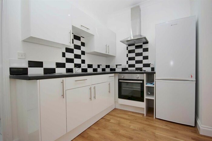 2 Bedroom Flat To Rent In St. James's Street, London, E17