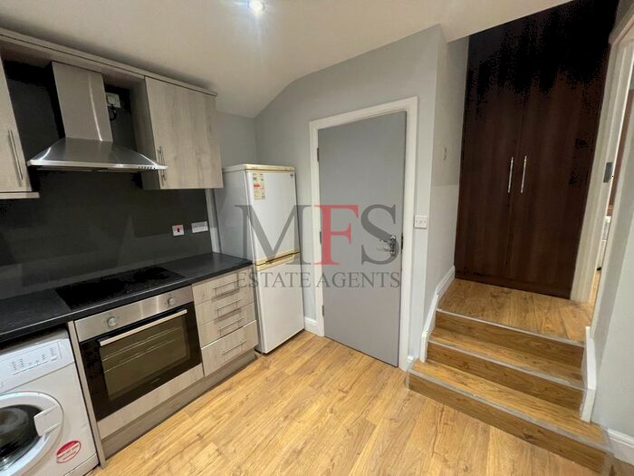 1 Bedroom Flat To Rent In Bell Road, Hounslow, TW3