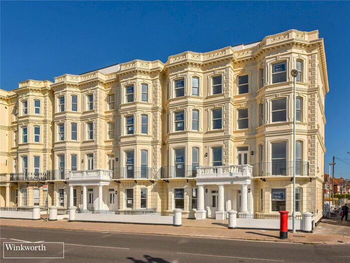 3 Bedroom Flat To Rent In Queens Road, Worthing, West Sussex, BN11