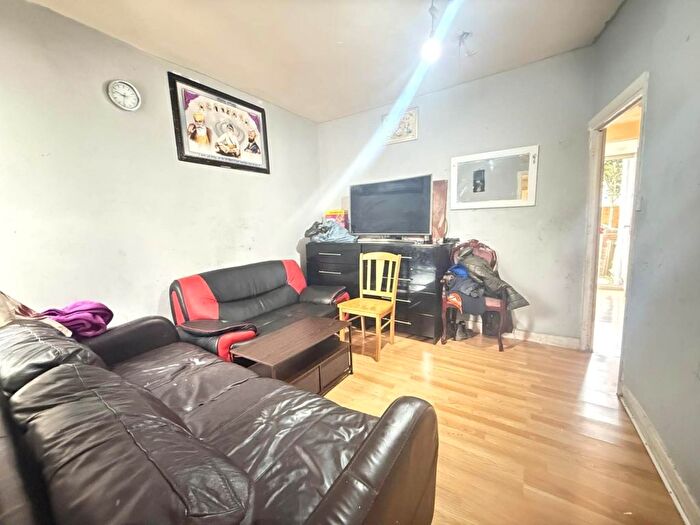 3 Bedroom Terraced House For Sale In Spencer Street, Southall, UB2