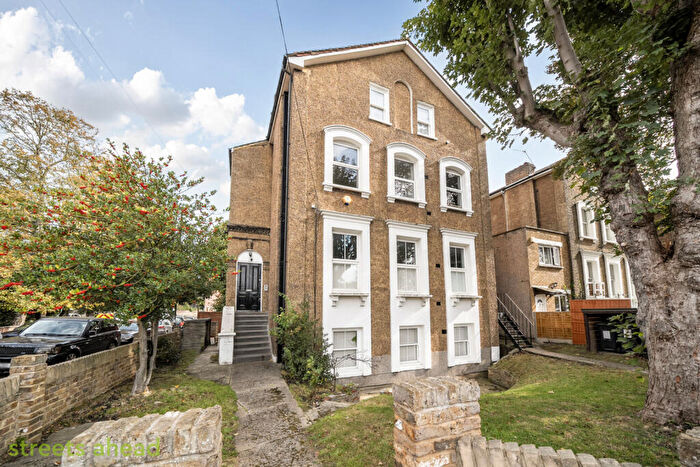 2 Bedroom Apartment For Sale In Dagnall Park, London, SE25