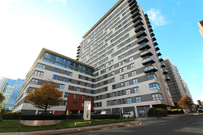 2 Bedroom Flat For Sale In Alencon Link, Basingstoke, Hampshire, RG21