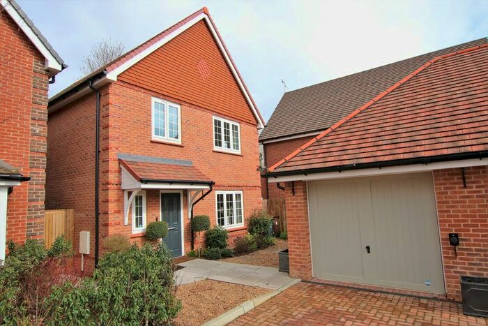 4 Bedroom Detached House For Sale In Crusader Close, Arborfield Green, Reading, RG2