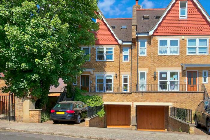 5 Bedroom Semi-Detached House To Rent In Strafford Road, Twickenham, TW1