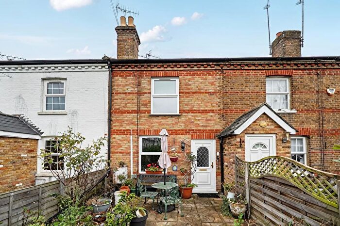 2 Bedroom End Of Terrace House For Sale In Slough, Berkshire, SL1