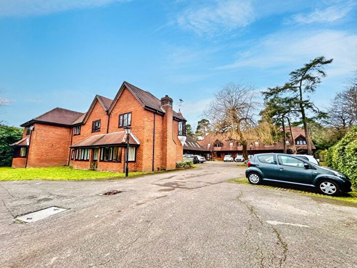 1 Bedroom Flat For Sale In Bassett Crescent West, Southampton, SO16