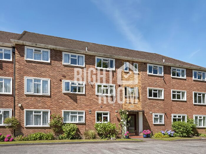 2 Bedroom Flat To Rent In Two Bedroom Flat, Virginia Court, GU25