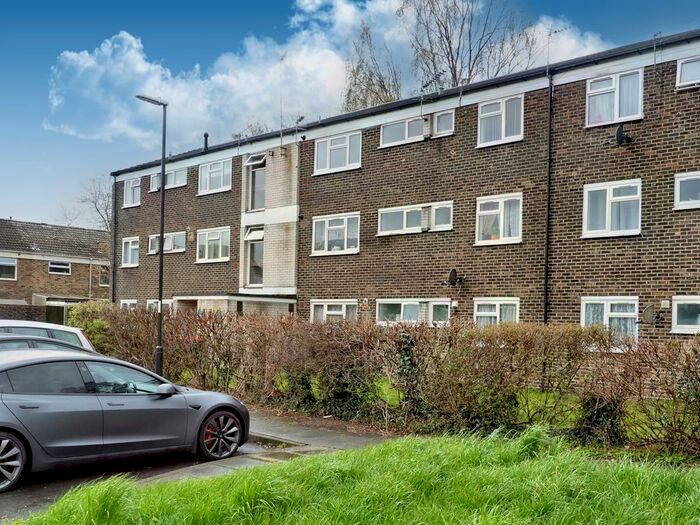 2 Bedroom Flat To Rent In Dedisham Close, Crawley, RH10