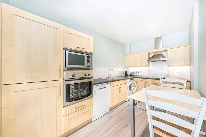2 Bedroom Flat For Sale In Mansell Street, London, E1