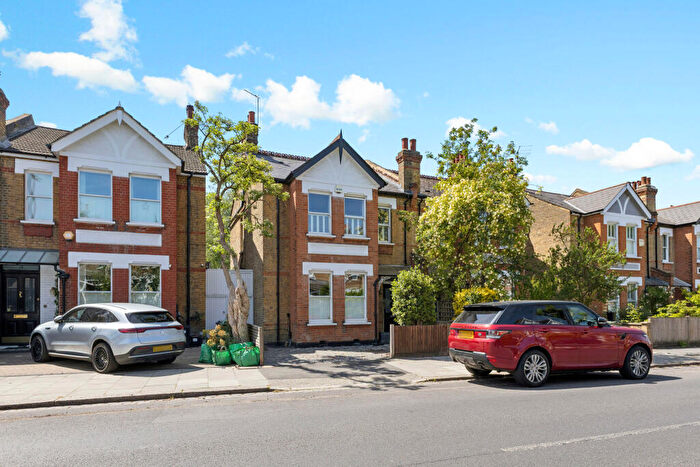 4 Bedroom Semi-Detached House For Sale In South Croxted Road, London, SE21