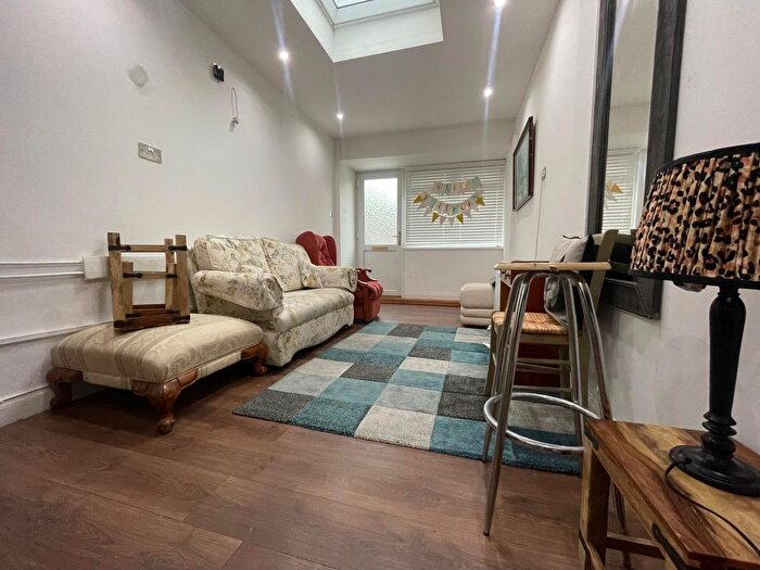 1 Bedroom Flat To Rent In Lampton Avenue, Hounslow, TW3