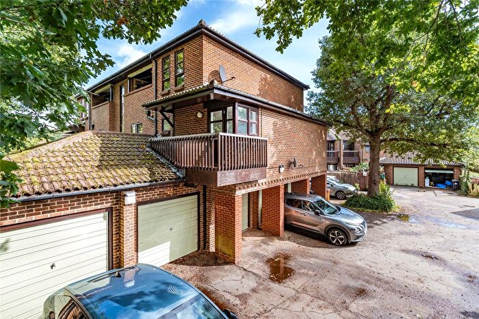 2 Bedroom Flat For Sale In Courtney Park Road, Langdon Hills, Basildon, Essex, SS16