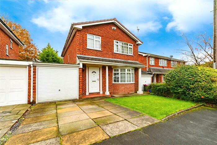 4 Bedroom Link Detached House For Sale In Mere Fold, Manchester, Lancashire, M28
