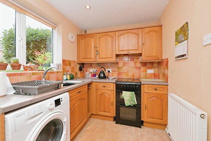2 Bedroom Semi-Detached House For Sale In Manorfield Close, Northampton, NN3