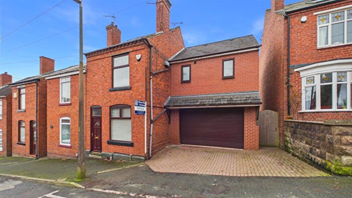 3 Bedroom Semi Detached House For Sale In Beecher Street, Halesowen, B63