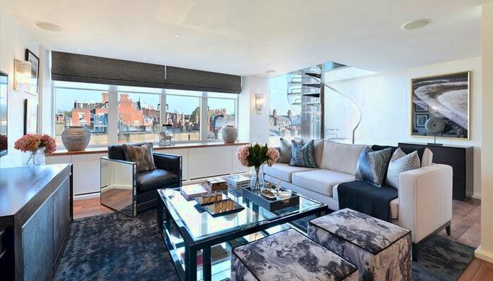 3 Bedroom Flat To Rent In Young Street, Kensington, W8