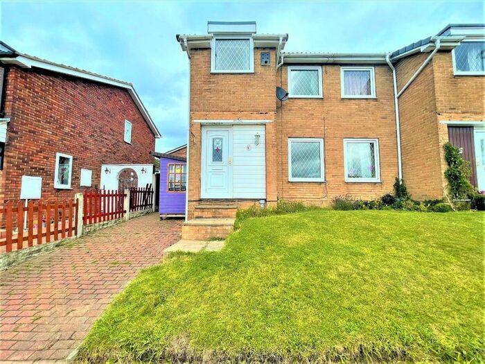Houses for sale & to rent in S71 5LN, Heathcroft Chase, Stairfoot Barnsley