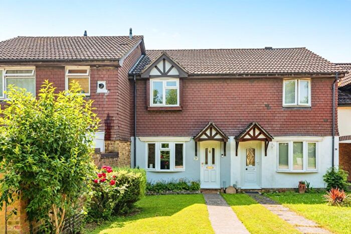 3 Bedroom Terraced House For Sale In Strathmore Close, Carterton, OX18